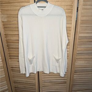 Romeo & Juliet Couture White Turtleneck Sweater